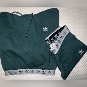 Adidas sweat set!